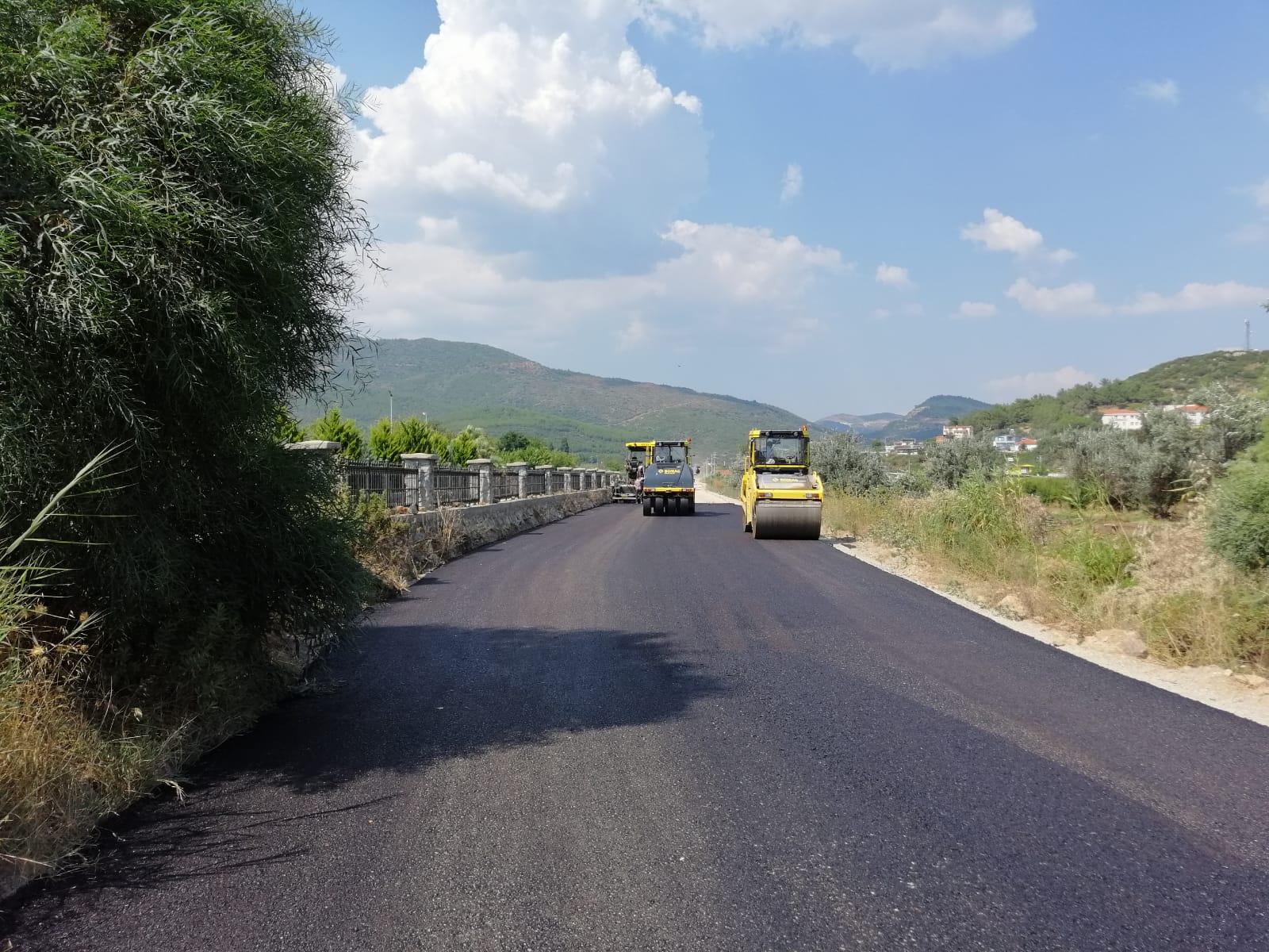 SELÇUK İLÇESİ ŞİRİNCE-ACARLAR VE ZAFER MAHALLELERİ ÜRETİM YOLLARI ÇİFT KAT TABAKA SATHİ ASFALT KAPLAMA